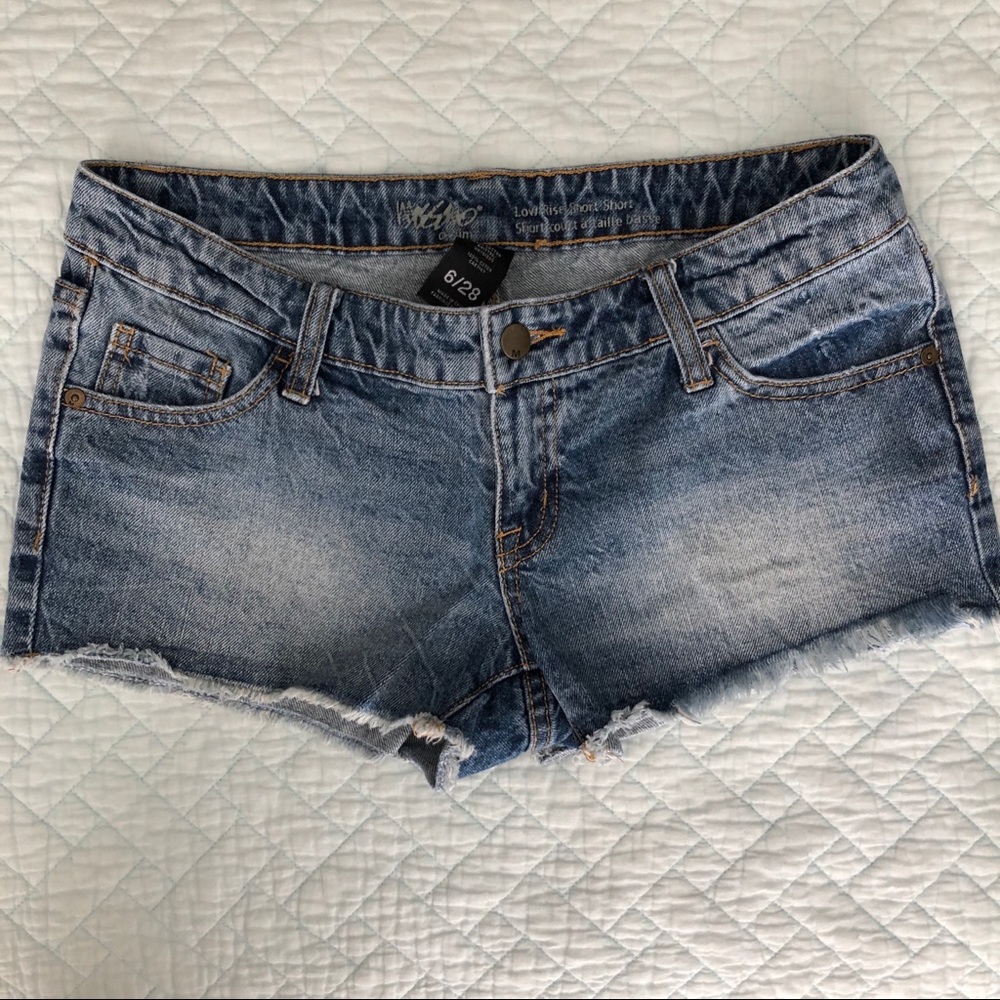 •Mossimo• Jean Short - Low Rise